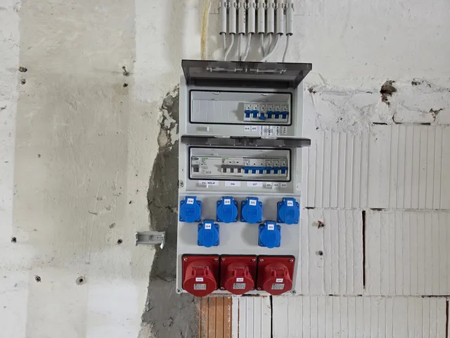 Ipari IP-védett elosztó CEE dugaljakkal